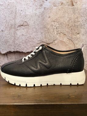 Wonder Black Leather Memory Foam Shoes  (Spain)
